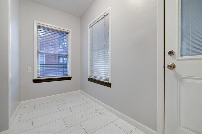 Building Photo - 1608 Bonnie Brae St