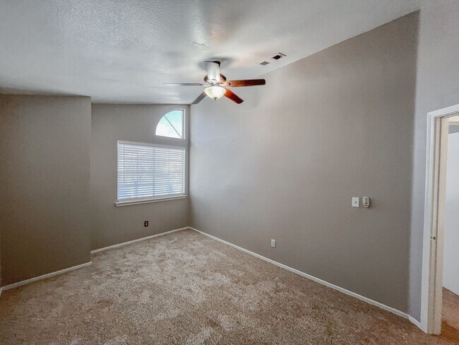 Building Photo - Spacious 4-Bedroom Home in Prime Green Val...