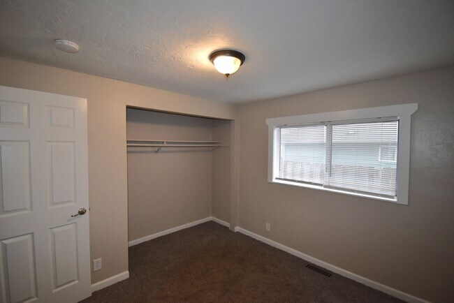 Building Photo - Modern home tucked away in the adorable little town of Brownsville.