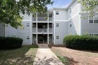 Building Photo - Spacious 3 Bed 3 Bath Apartment near NCSU & Downtown Raleigh! Available August 15th!