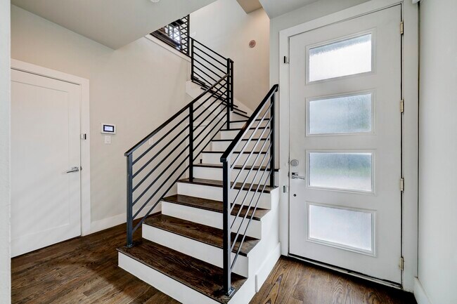 Building Photo - 5622 Kiam St