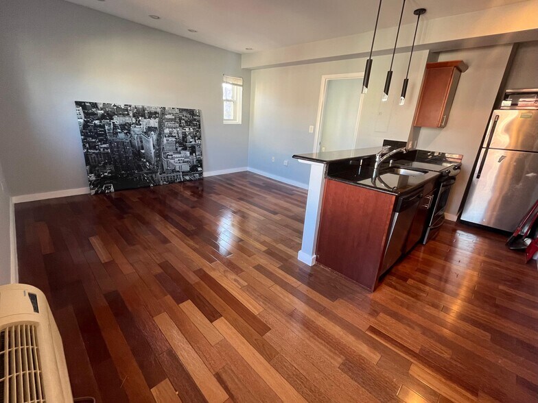 Building Photo - 1512 Marion St NW