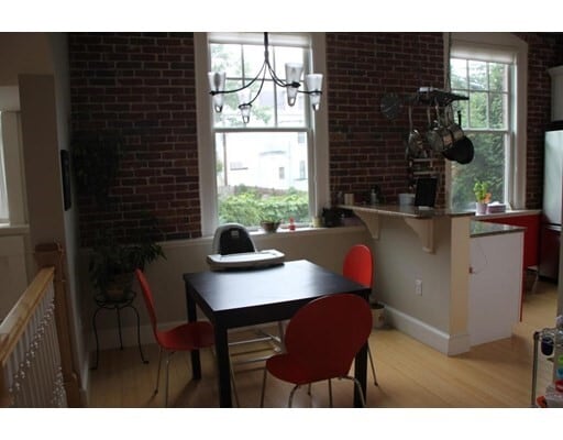 Building Photo - 48 Inman St