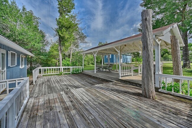 Building Photo - 9481 Lake Forest Cir