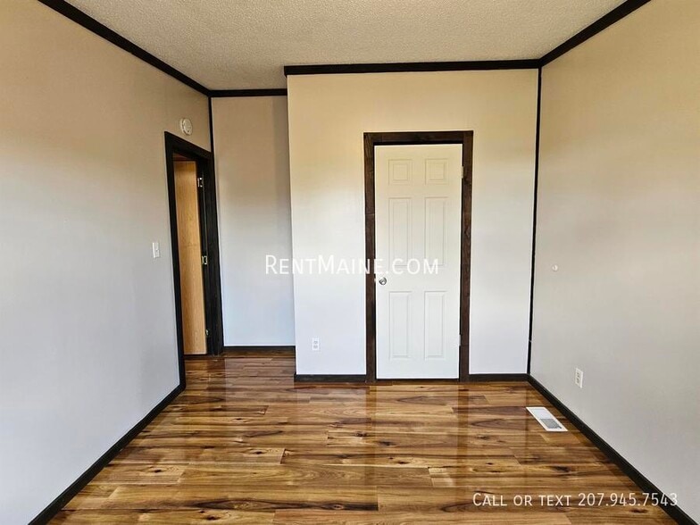 Building Photo - 113 H St