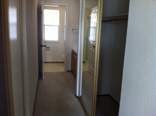 Building Photo - 387 Redwood Heights Ct