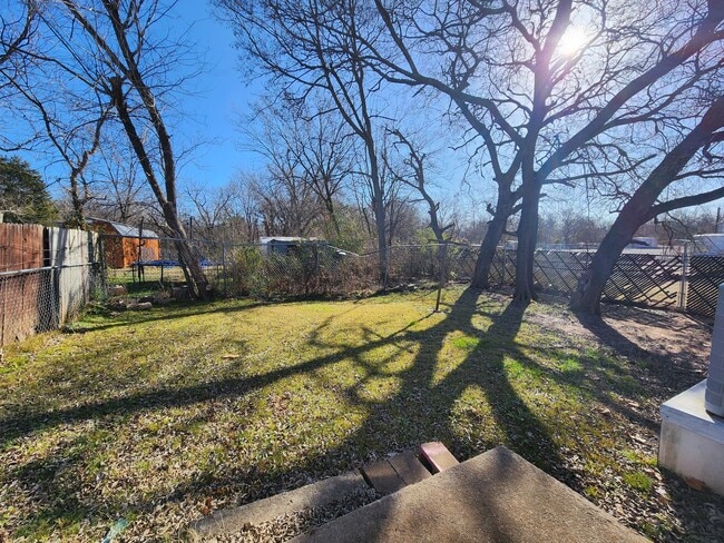 Building Photo - Cute 2 bed 1 bath house in Shawnee