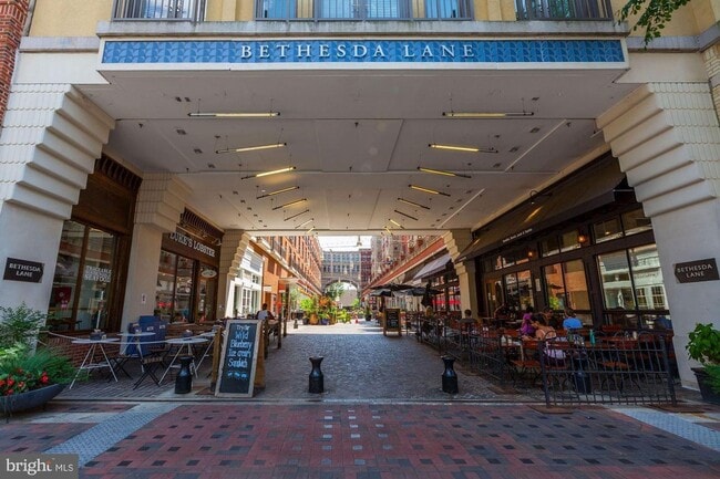 Building Photo - Beautiful 1BR/1BA in Downtown Bethesda. Al...