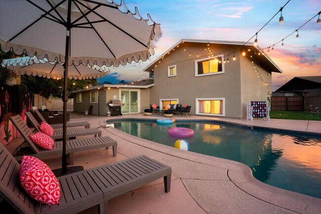 Building Photo - 5747 N 48th Ln