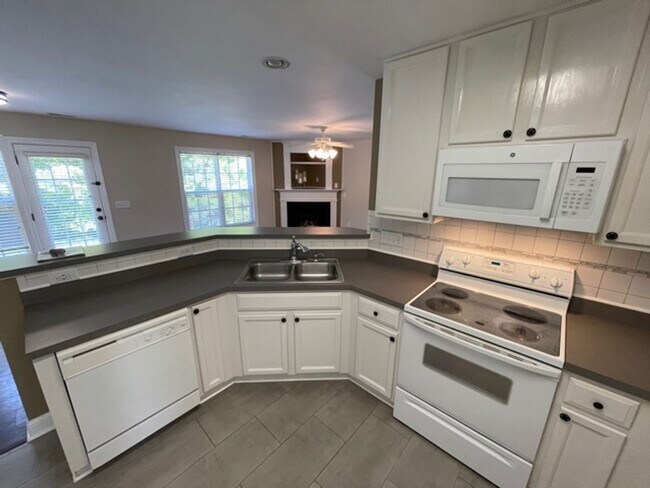 Building Photo - Braxton Village Home For Rent!