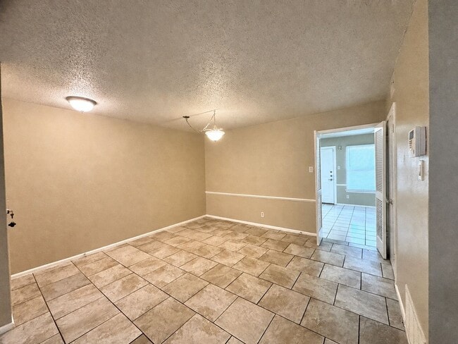 Building Photo - 2300 Nacogdoches Rd