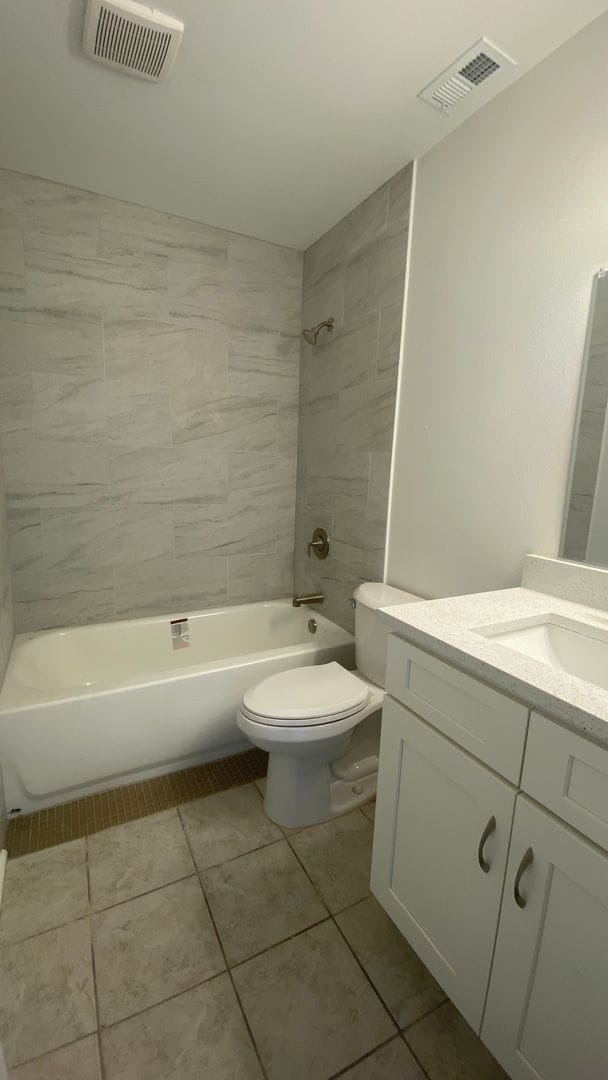 Building Photo - Fully Remodeled 2/2 Villa, Stainless, Granite Fully Tiled! WIFI Included!