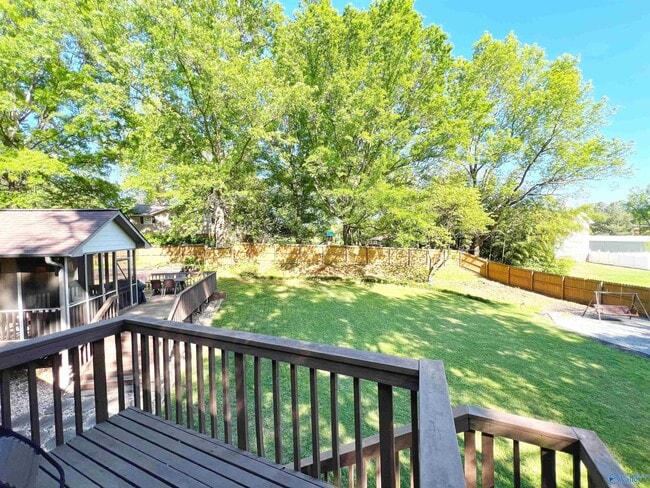 Building Photo - 204 Roy Dr