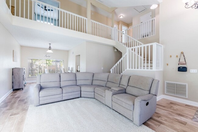 Building Photo - STUNNING 4-BED, 3-BATH HOME WITH SOLAR PANELS IN TAMPA, FL!