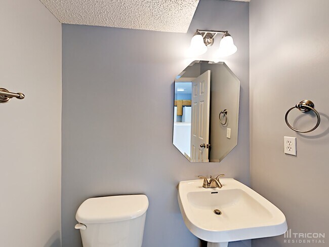 Building Photo - 7525 Rolling Meadows Ln