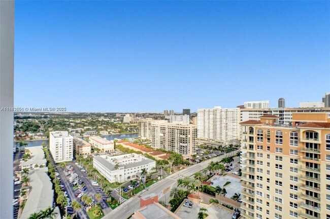 Building Photo - 3140 S Ocean Dr