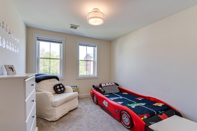 Building Photo - 30 Cate St