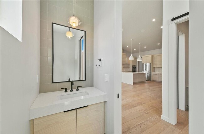 Building Photo - Modern Luxury Meets Everyday Comfort in Me...