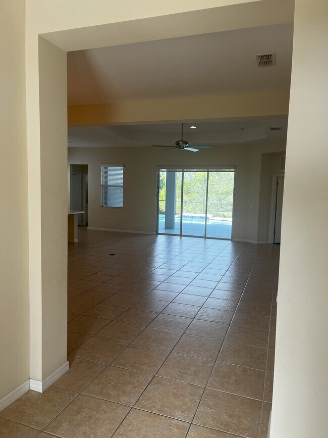 Building Photo - 4726 Claremont Park Dr