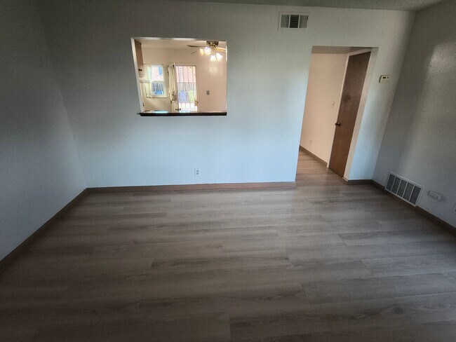 Building Photo - EBN T 22274 - 22278