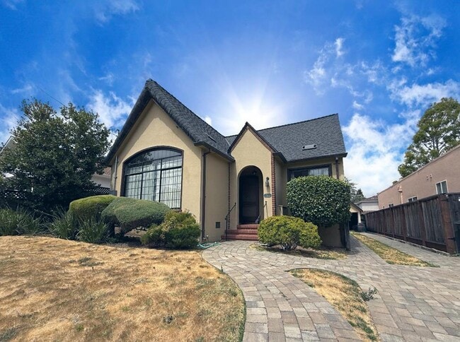 Primary Photo - 2104 Carmelita Ave