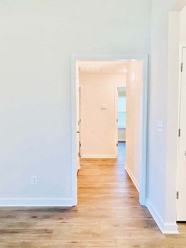 Building Photo - Summerton Village Rental!