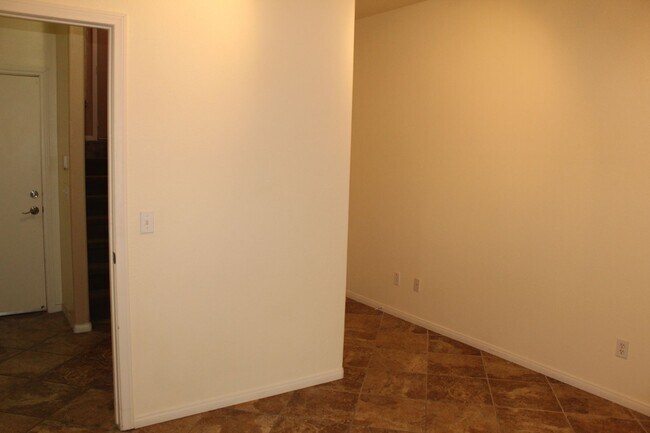 Building Photo - Beautiful 3 bedroom home in Southern Highl...