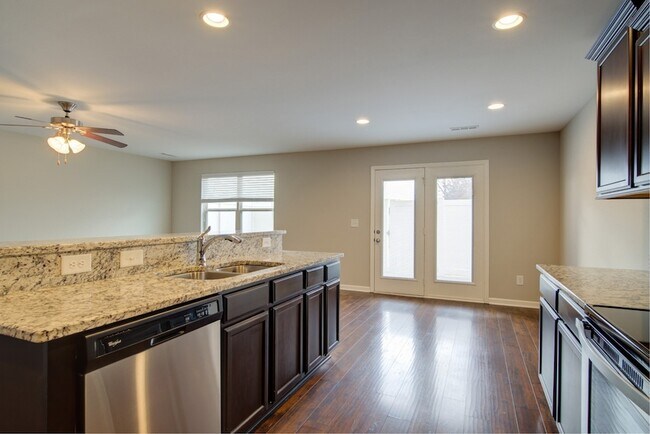 Building Photo - 226 Saxony Way