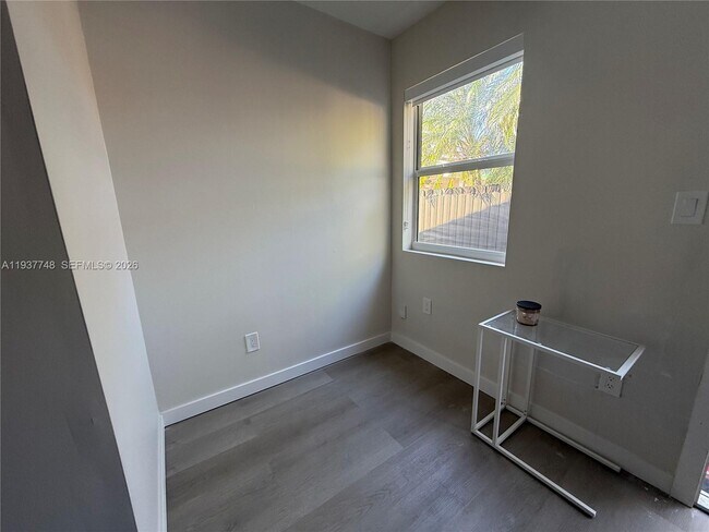 Building Photo - 10785 SW 26th St