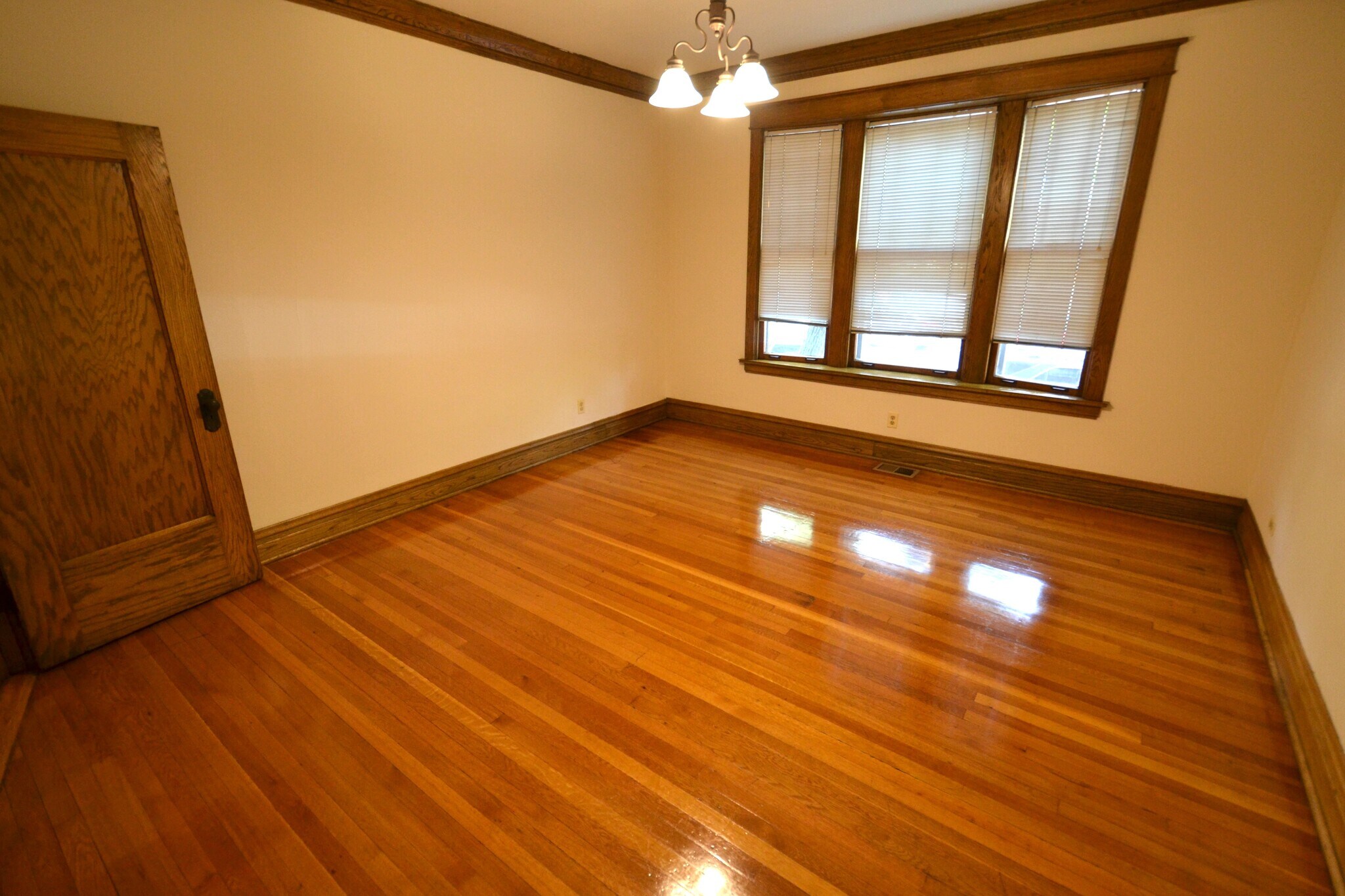 Building Photo - 3767 N Lakewood Ave