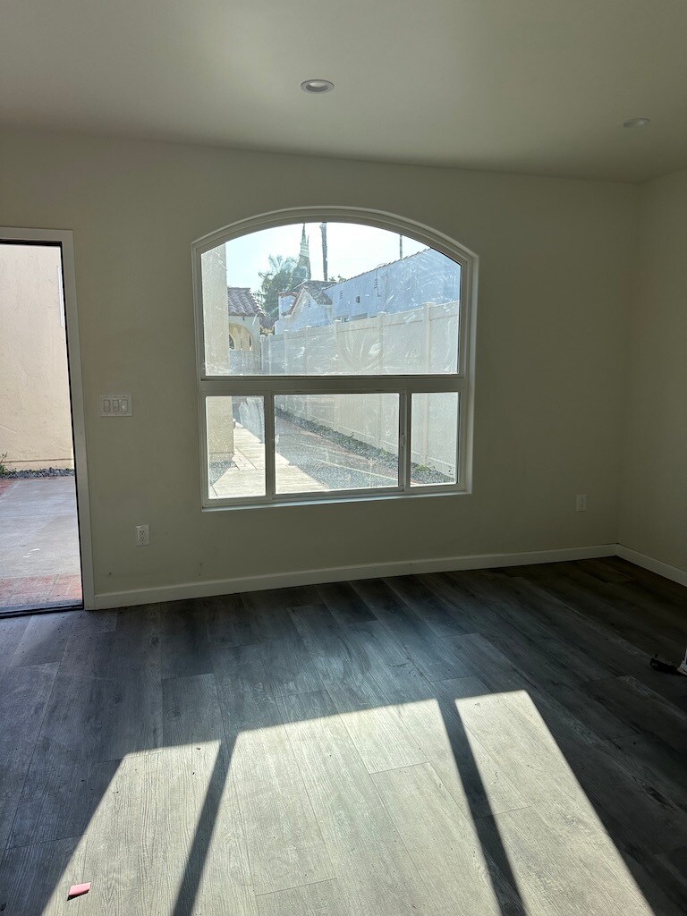 Building Photo - 452 N Crescent Heights Blvd