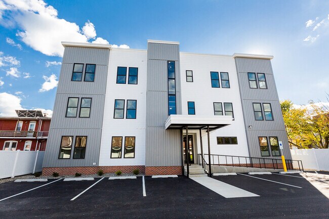 Building Photo - 213 Jackson St