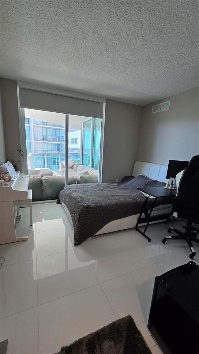 Building Photo - 250 Sunny Isles Blvd