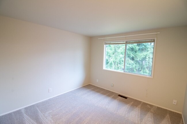 Building Photo - 4bd/2.75ba Sammamish Home