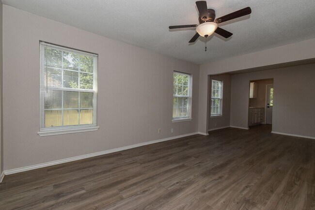 Building Photo - 1103 Pecan Ave