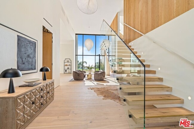 Building Photo - 2501 Banyan Dr