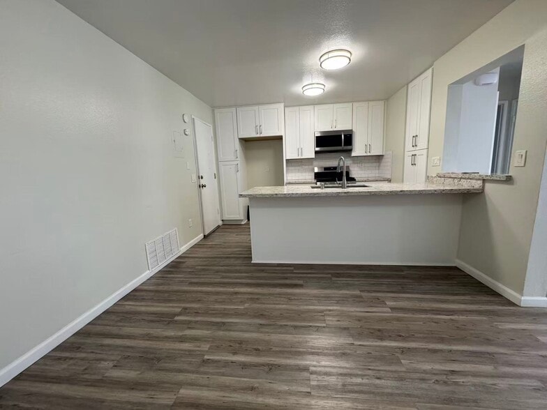 Building Photo - 1119 W Francis St