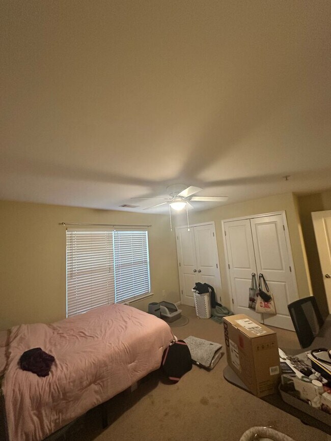 Building Photo - 2 Bedroom 2 Bathroom in gated community of the Summit