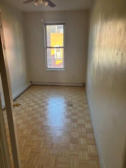 Building Photo - 201 E 51st St