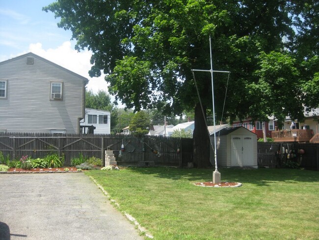 yard 1 - 11 Hoffman St