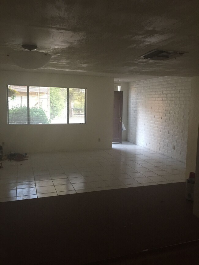 Building Photo - 793 W Mesa Verde Dr