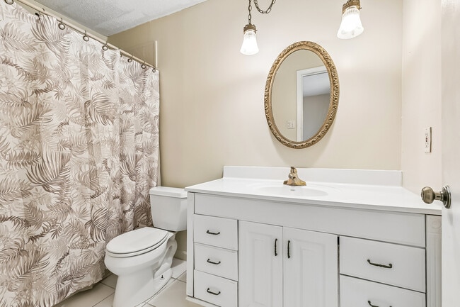 Building Photo - 1501 Somerset Pl