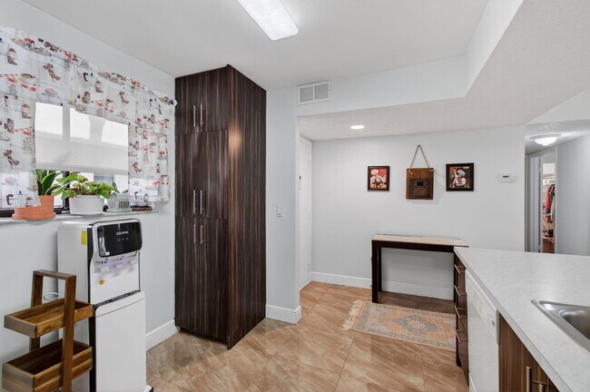 Building Photo - 5220 Las Verdes Cir