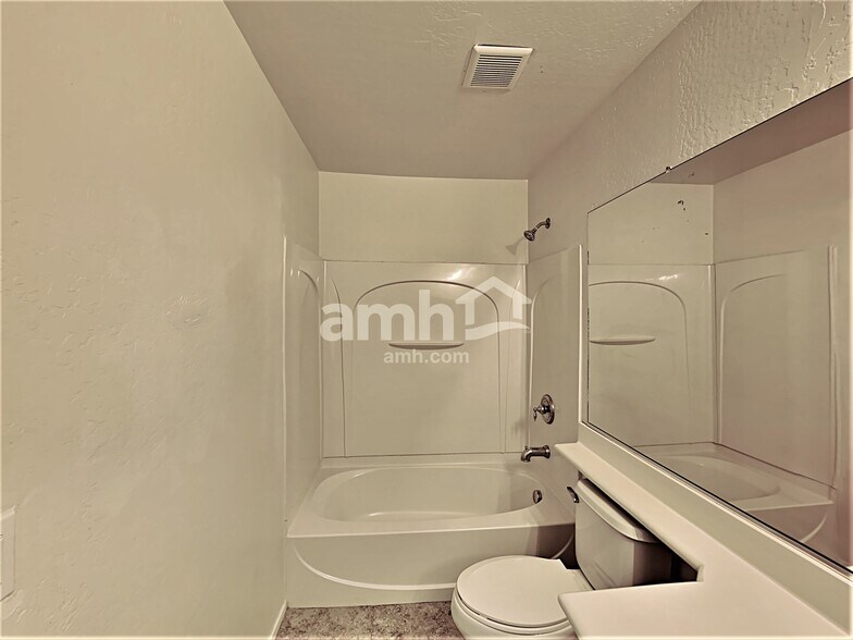 Building Photo - 10131 E Isleta Ave