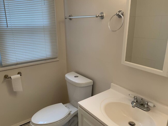 Building Photo - 11-21-21 Ashdown Rd