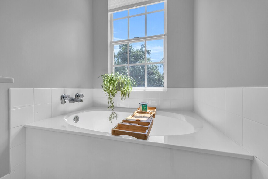 Main Bathroom - 418 Capistrano Dr