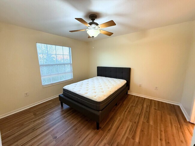 Building Photo - Residence Dr