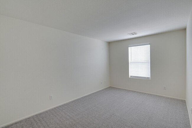 Building Photo - Charming 3-Bedroom Townhome in 89044 with Gated Porch, Walk-In Pantry & Spacious Primary Suite