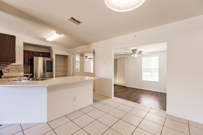 Building Photo - 1108 Willard Ave