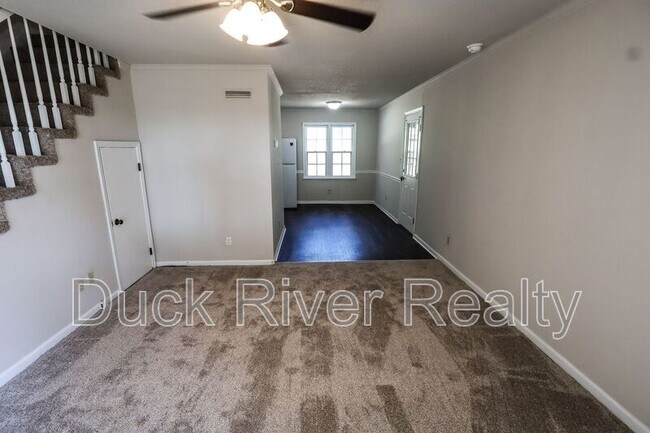 Building Photo - 2213 Country Club Ln